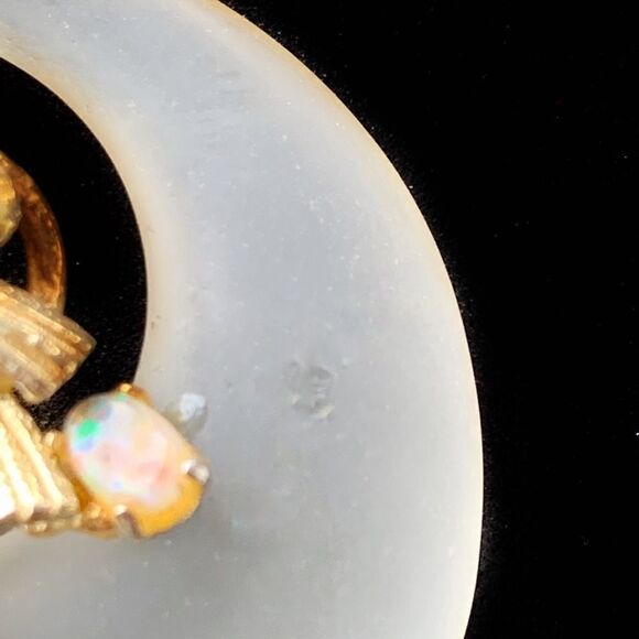 Vtg Hobe’ camphor glass gold tone round floral opal faux sapphire pendant - Picture 5 of 6